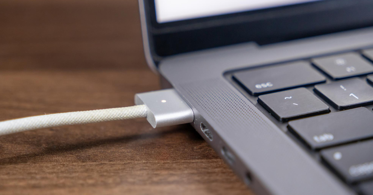 How to Check the Charging Port and USB Ports on a Refurbished Laptop or MacBook
