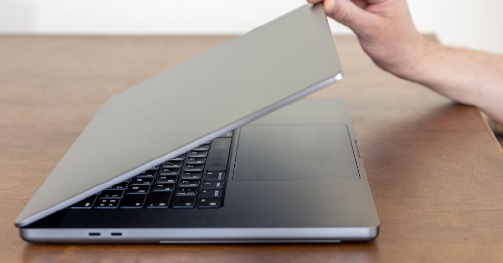 How to Spot a Good Refurbished Laptop or MacBook: A Practical ReLoved Buying Guide